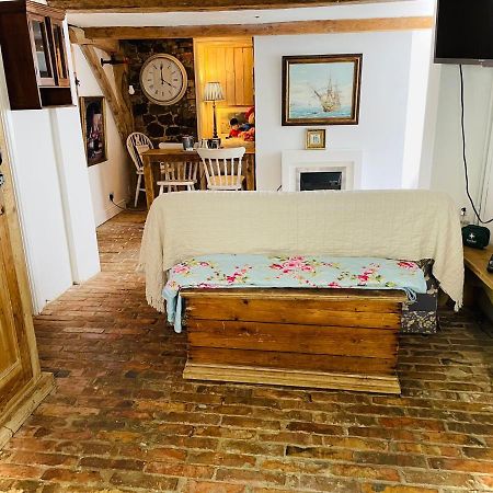 The Beehive, Ground Floor Apartment In Norfolk, No Shared Amenities Downham Market Bagian luar foto