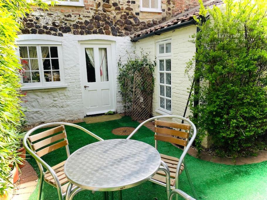 The Beehive, Ground Floor Apartment In Norfolk, No Shared Amenities Downham Market Bagian luar foto